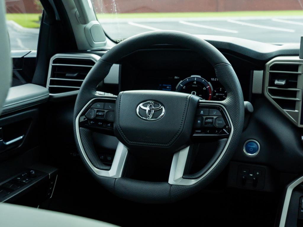 2024 Toyota SEQUOIA LIMITED 缩略图 23