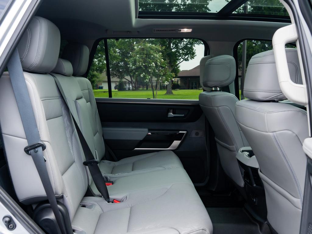 2024 Toyota SEQUOIA LIMITED 缩略图 19