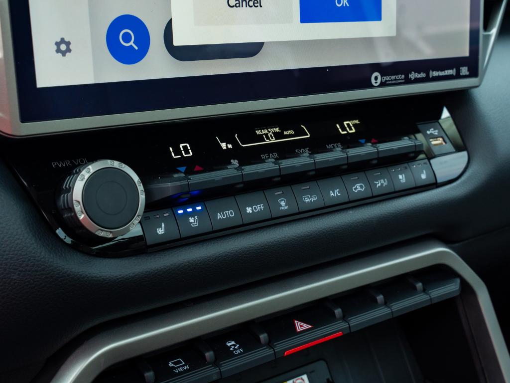 2024 Toyota SEQUOIA LIMITED 缩略图 27