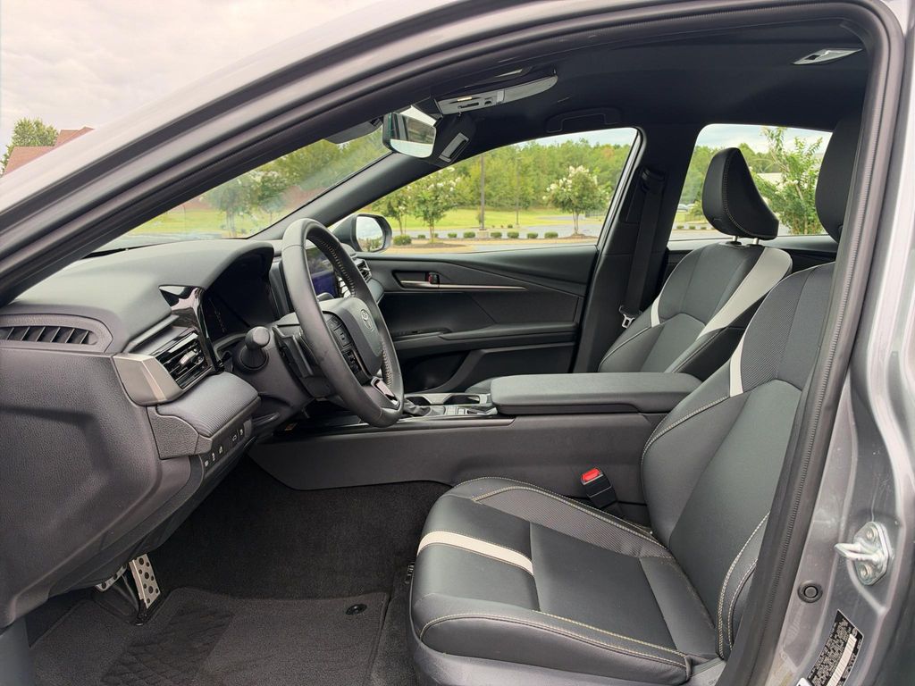 صورة مصغرة 12 لـ 2026 Toyota CAMRY LE