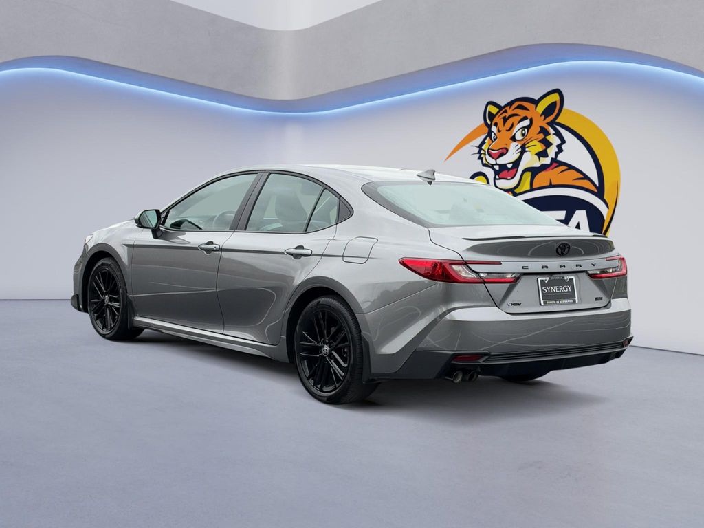 صورة 8 لـ 2026 Toyota CAMRY LE