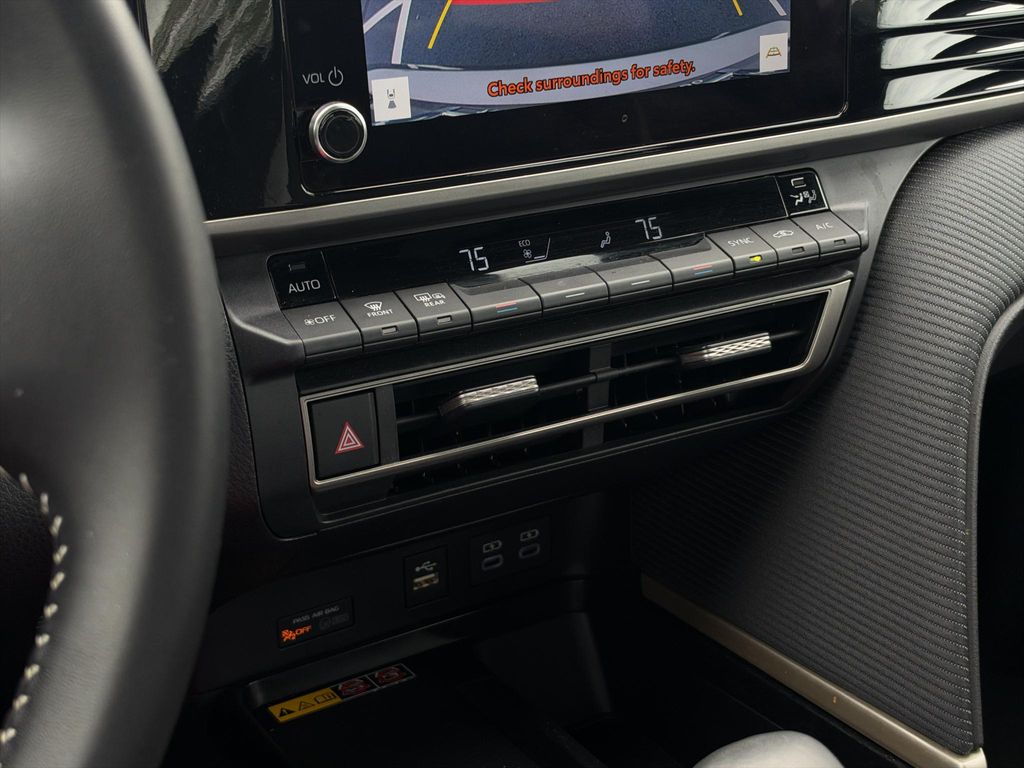 صورة مصغرة 26 لـ 2026 Toyota CAMRY LE