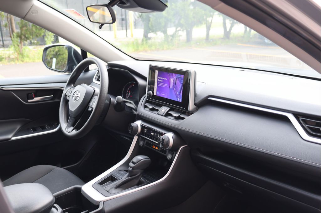 2025 Toyota RAV4 XLE — миниатюра 36