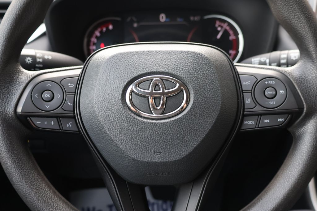 2025 Toyota RAV4 XLE — миниатюра 25