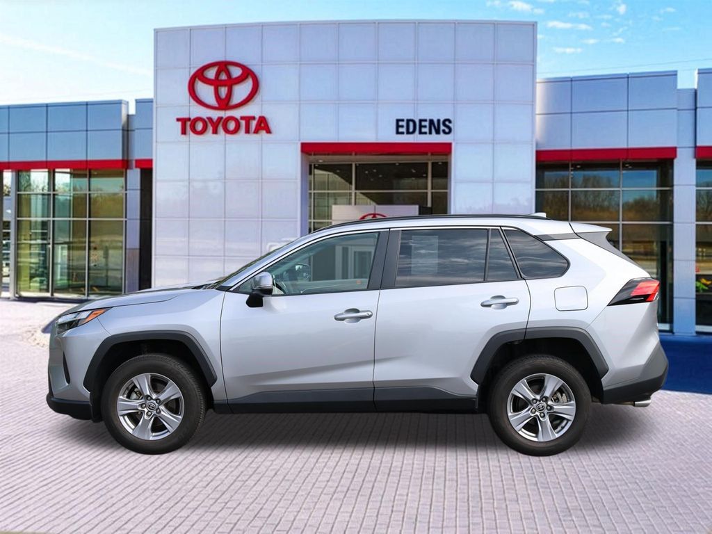 2025 Toyota RAV4 XLE — фото 7