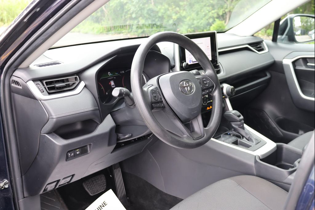 صورة مصغرة 29 لـ 2024 Toyota RAV4 XLE