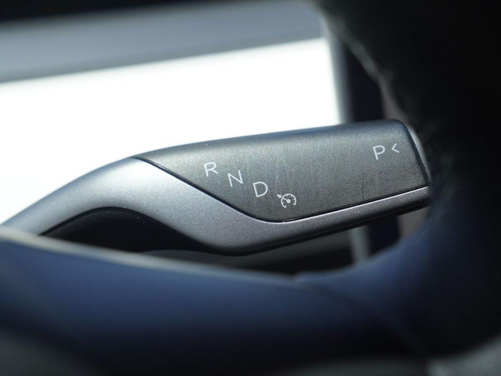 TESLA MODEL Y LONG RANGE - 10