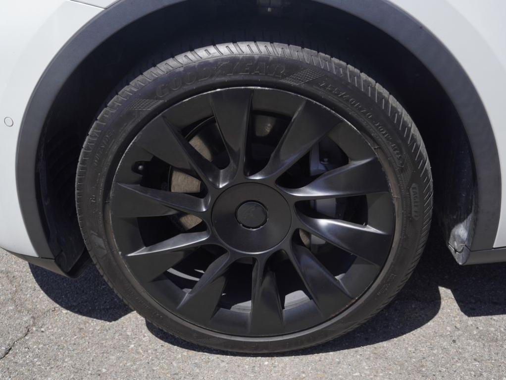 TESLA MODEL Y LONG RANGE - 7