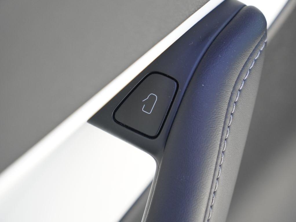 TESLA MODEL Y LONG RANGE - 8