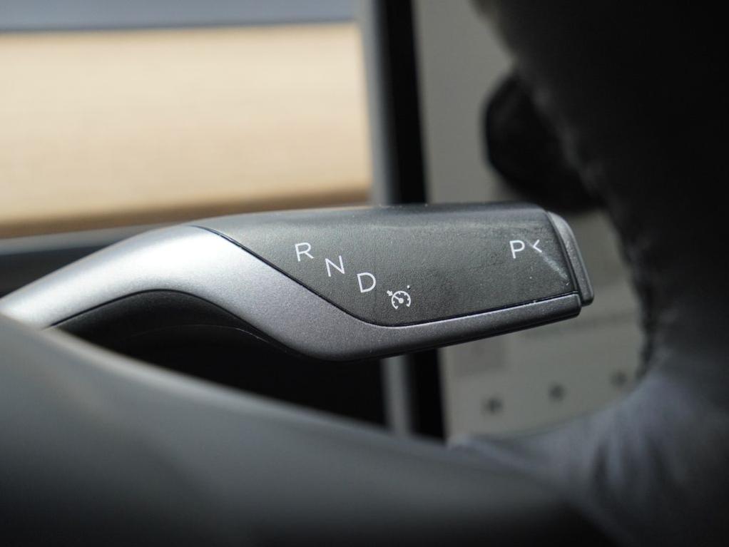 TESLA MODEL Y LONG RANGE - 10
