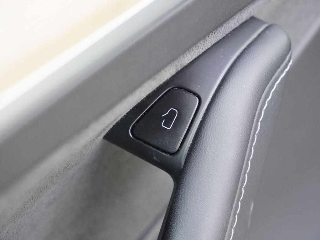 TESLA MODEL Y LONG RANGE - 8