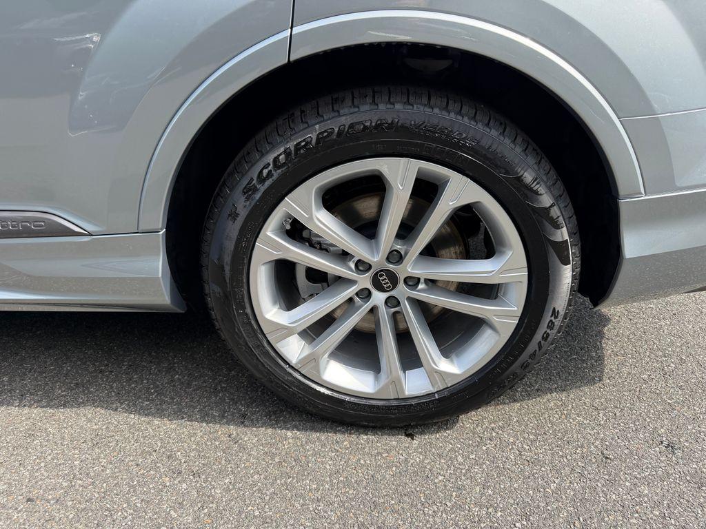 2026 AUDI Q7 55 photo 9