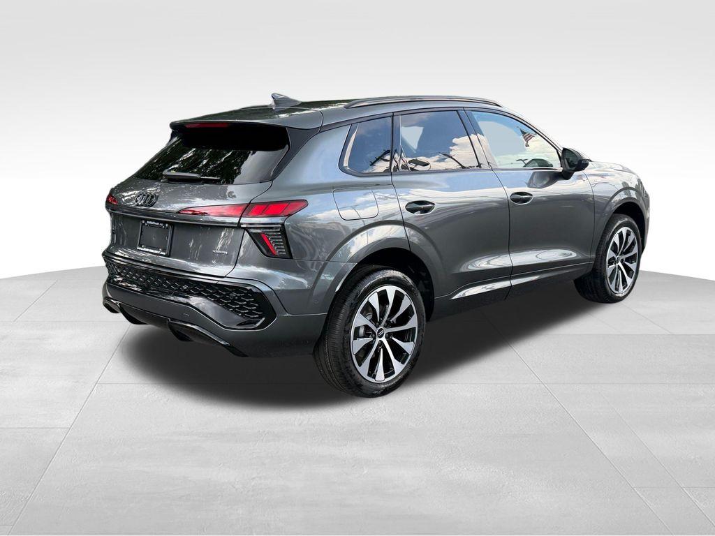 2026 AUDI Q3 S LINE photo 7