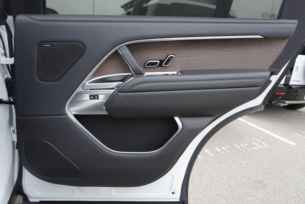 2025 LAND Rover RANGE ROVER P400 SE 7 SEAT — фото 25