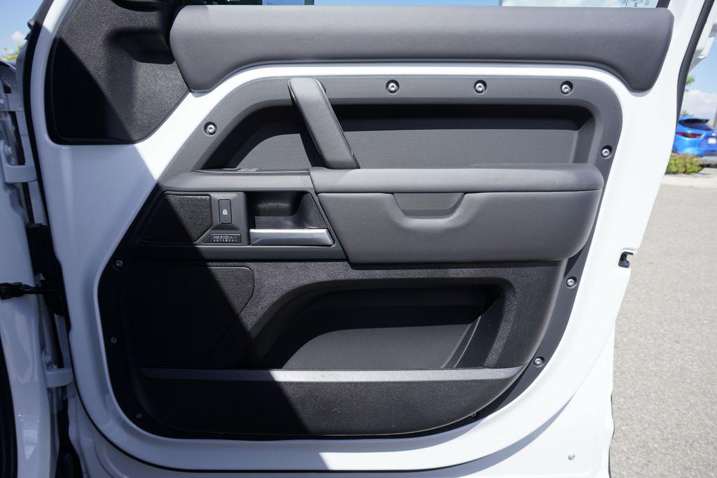 2026 LAND Rover DEFENDER P400 X-DYNAMIC SE thumbnail 21