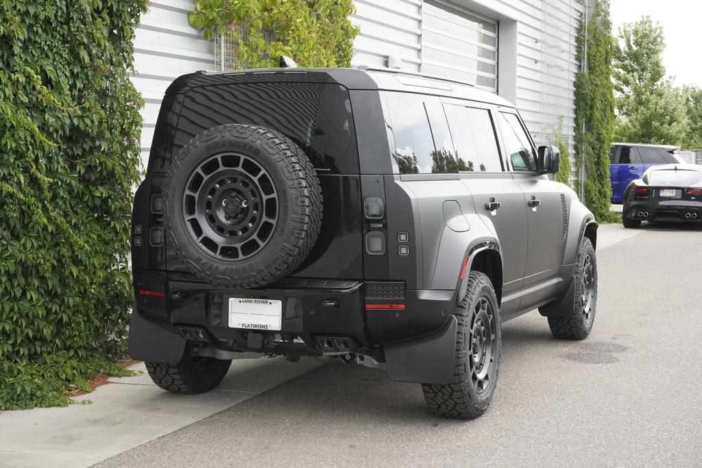 صورة 2 لـ 2026 LAND Rover DEFENDER P635 OCTA BLACK