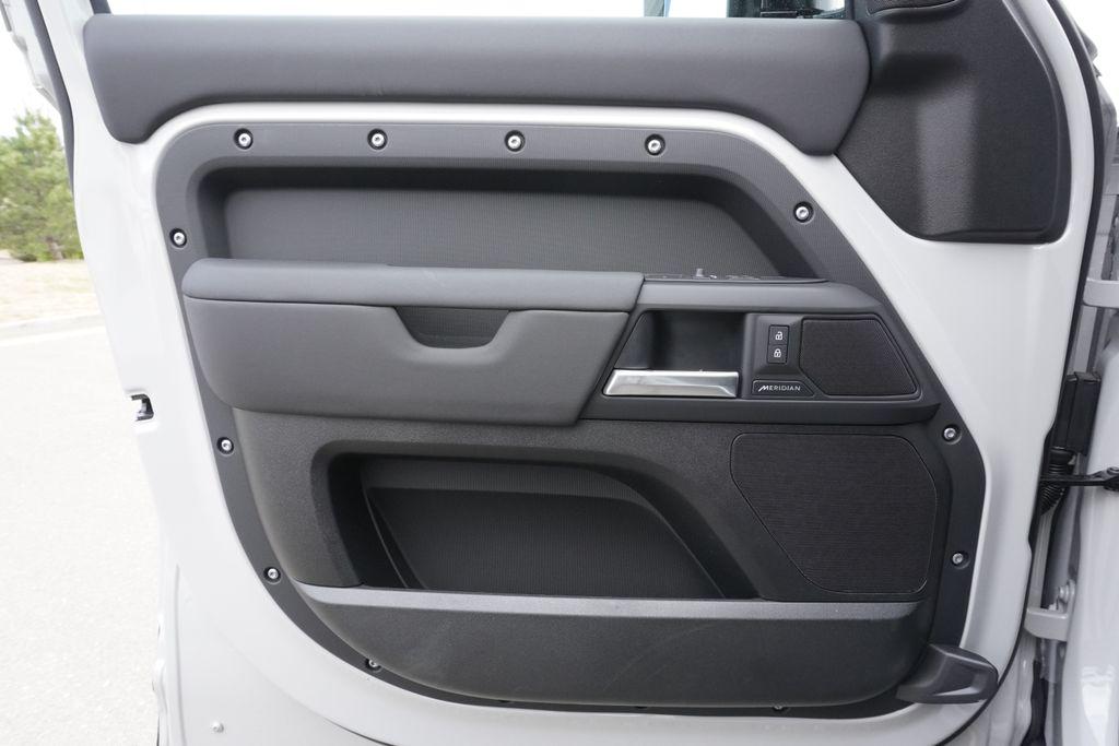 2026 LAND Rover DEFENDER P300 S 缩略图 17