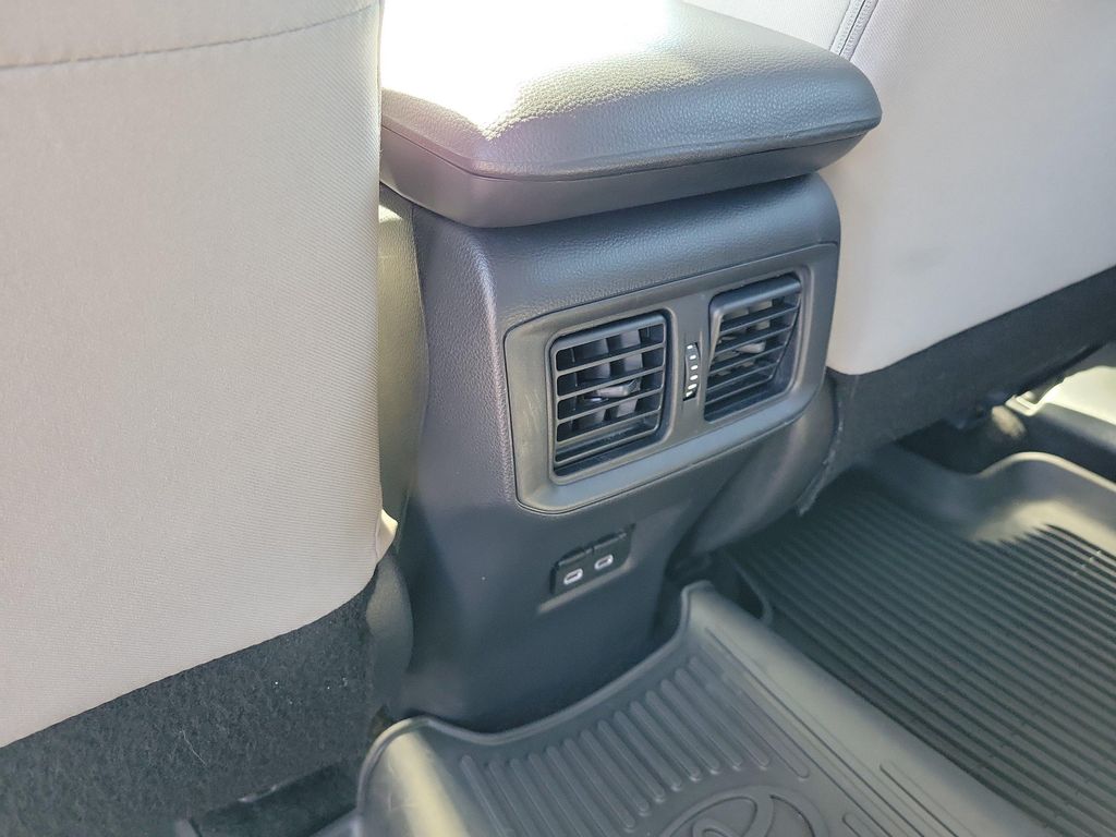 2024 Toyota RAV4 XLE 照片 11