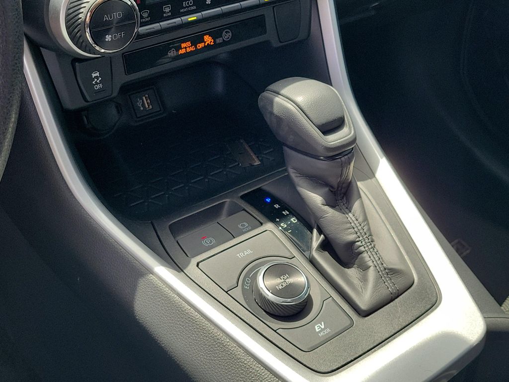 صورة مصغرة 27 لـ 2024 Toyota RAV4 HYBRID SE