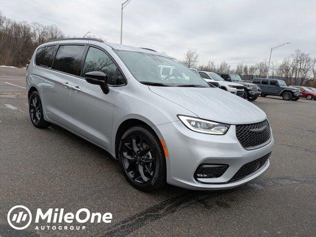 New 2026 Chrysler Pacifica Select