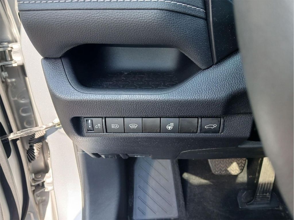2025 Toyota RAV4 XLE 缩略图 15