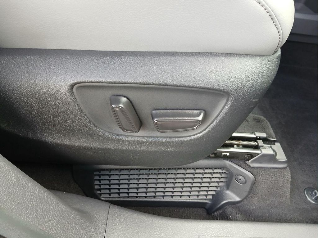 صورة 10 لـ 2024 Toyota SIENNA LIMITED
