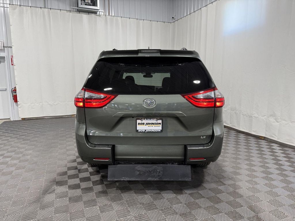2020 Toyota SIENNA LE 照片 8