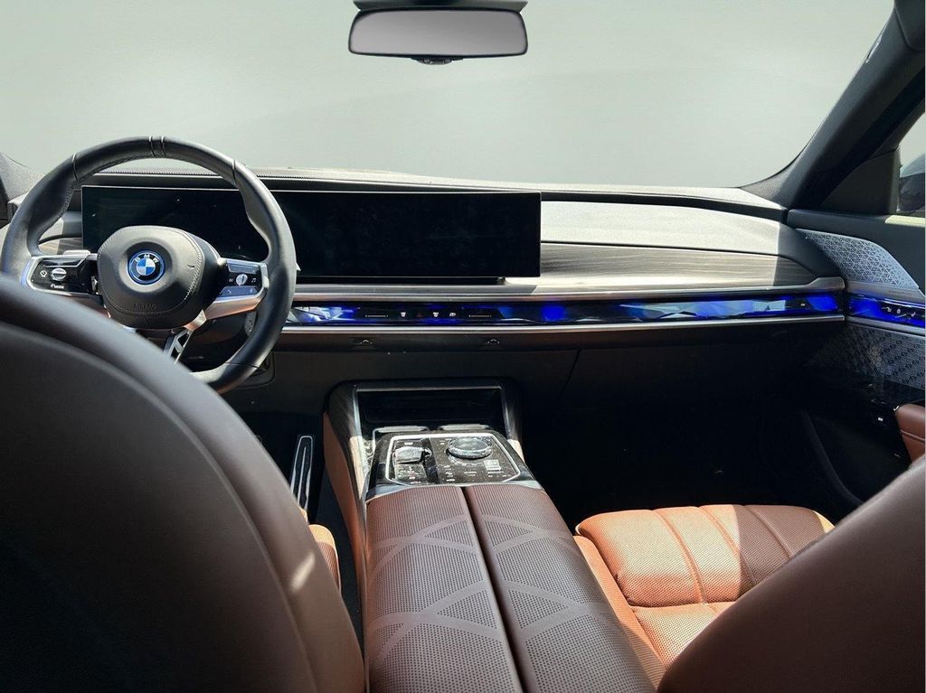 صورة 10 لـ 2025 BMW I7 XDRIVE60