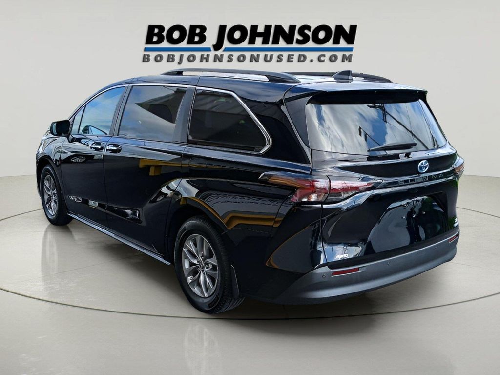 صورة 4 لـ 2023 Toyota SIENNA XLE