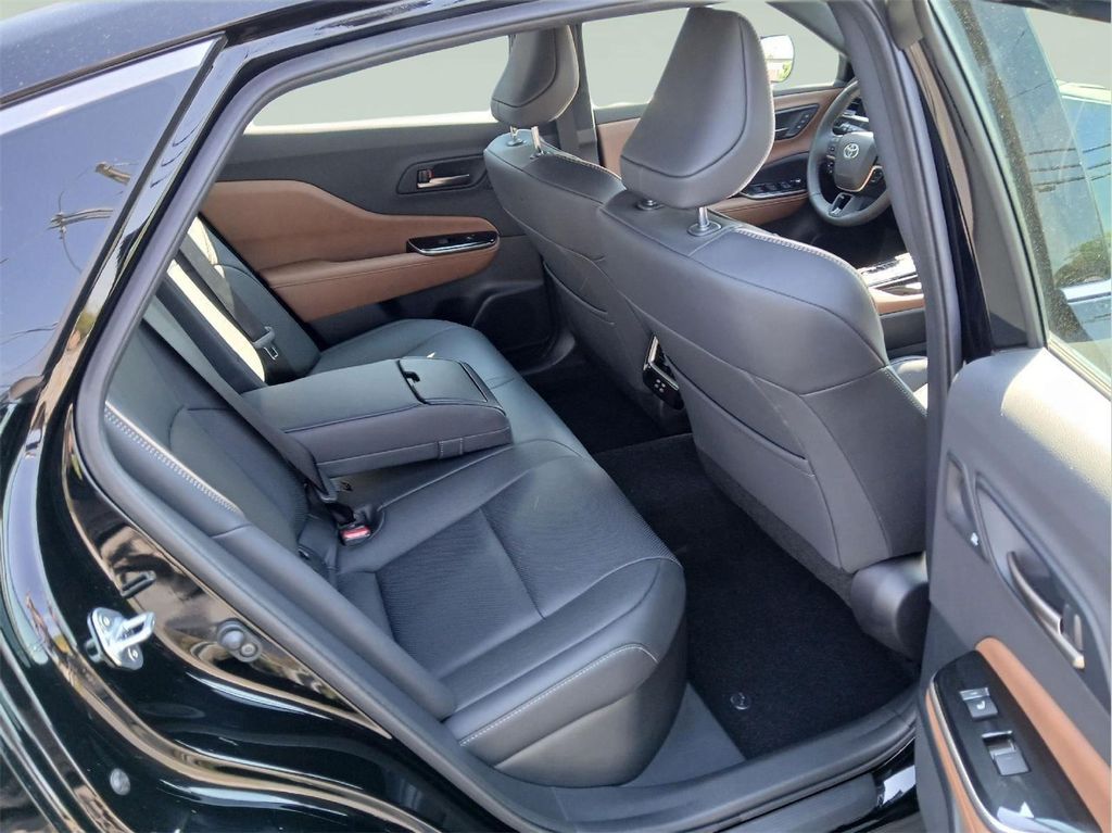 2026 Toyota CROWN LIMITED — фото 9