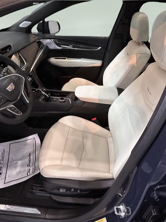 2025 Cadillac XT5 SPORT — фото 10