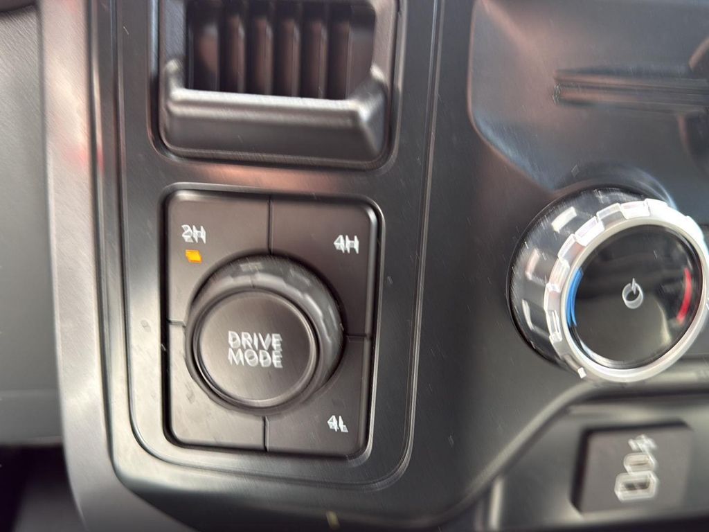 صورة مصغرة 48 لـ 2025 FORD F-150 XLT