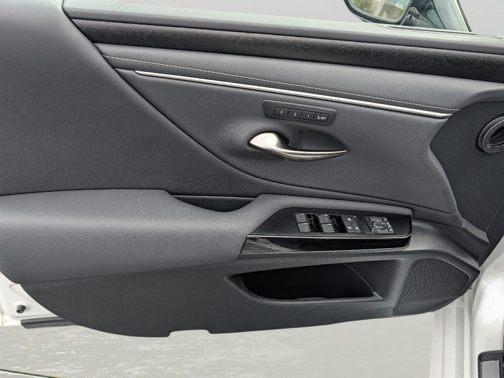 2024 Lexus ES 250 BASE — фото 7
