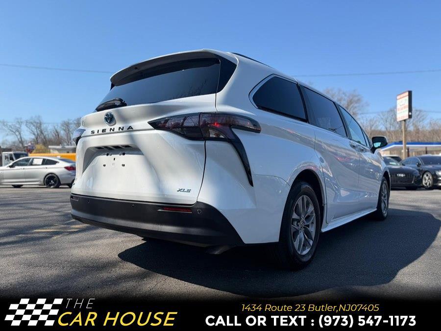 2025 TOYOTA SIENNA XLE photo 9