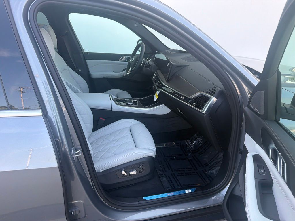 2026 BMW X5 XDRIVE50E 缩略图 17
