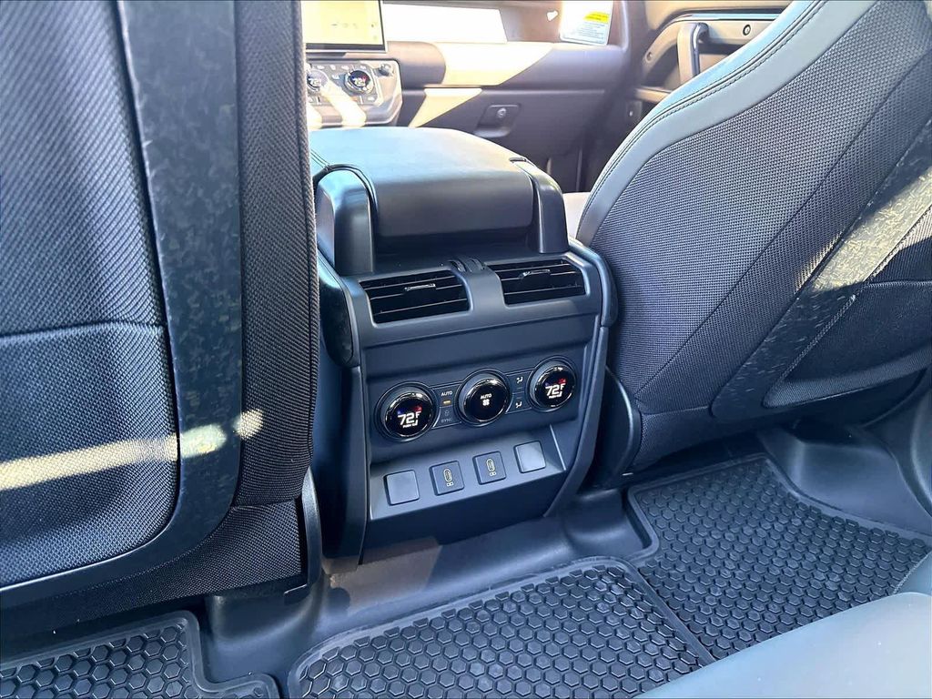 2026 LAND Rover DEFENDER P635 OCTA — миниатюра 16