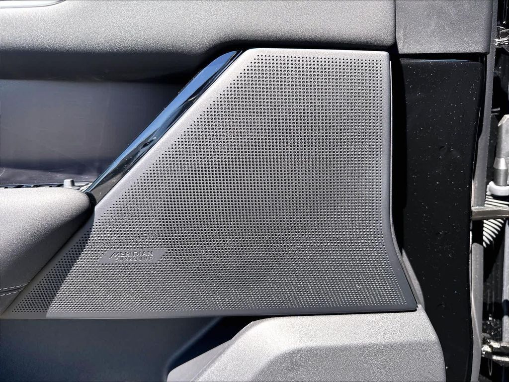 2026 LAND Rover RANGE ROVER VELAR BELGRAVIA EDITION — миниатюра 21