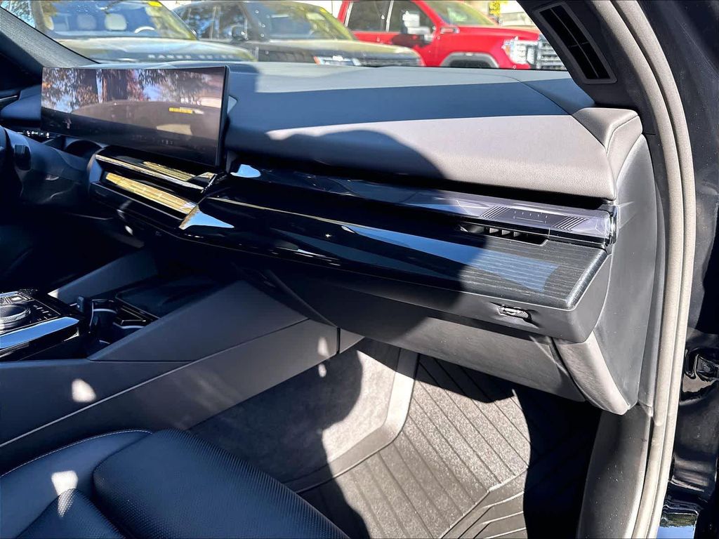2025 BMW 550E XDRIVE 缩略图 16