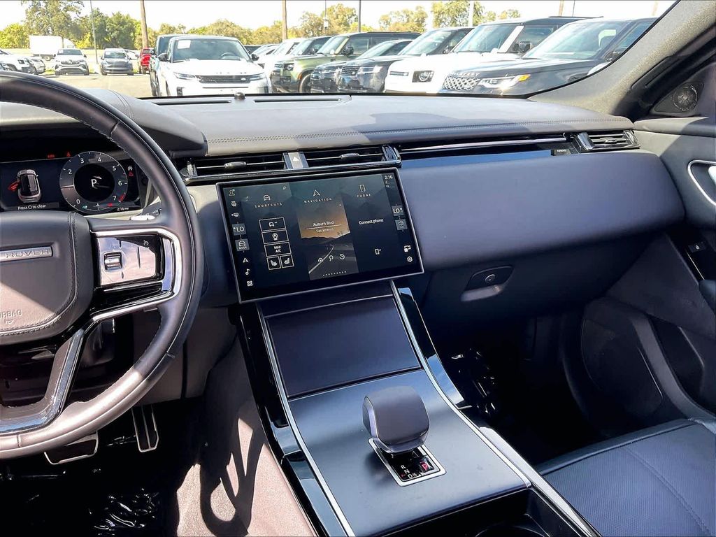 صورة 7 لـ 2026 LAND Rover RANGE ROVER VELAR P250 SE R-DYNAMIC