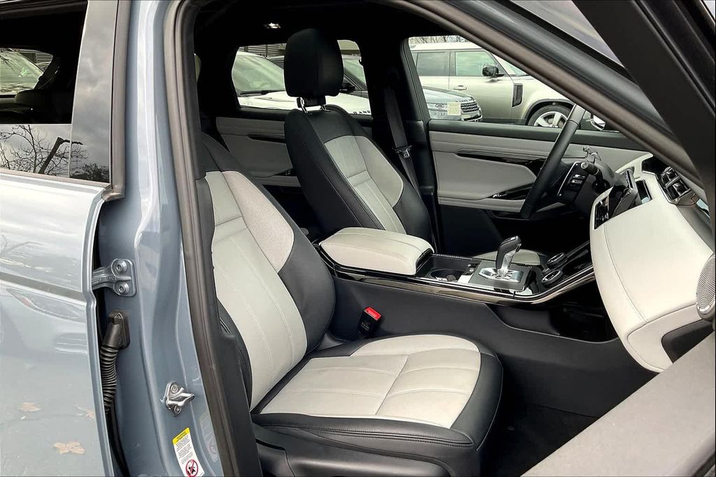 2023 LAND Rover RANGE ROVER EVOQUE R-DYNAMIC SE — фото 7