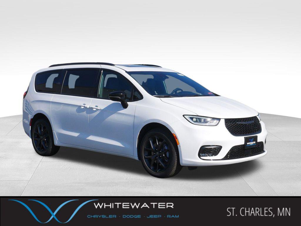 New 2026 Chrysler Pacifica Limited