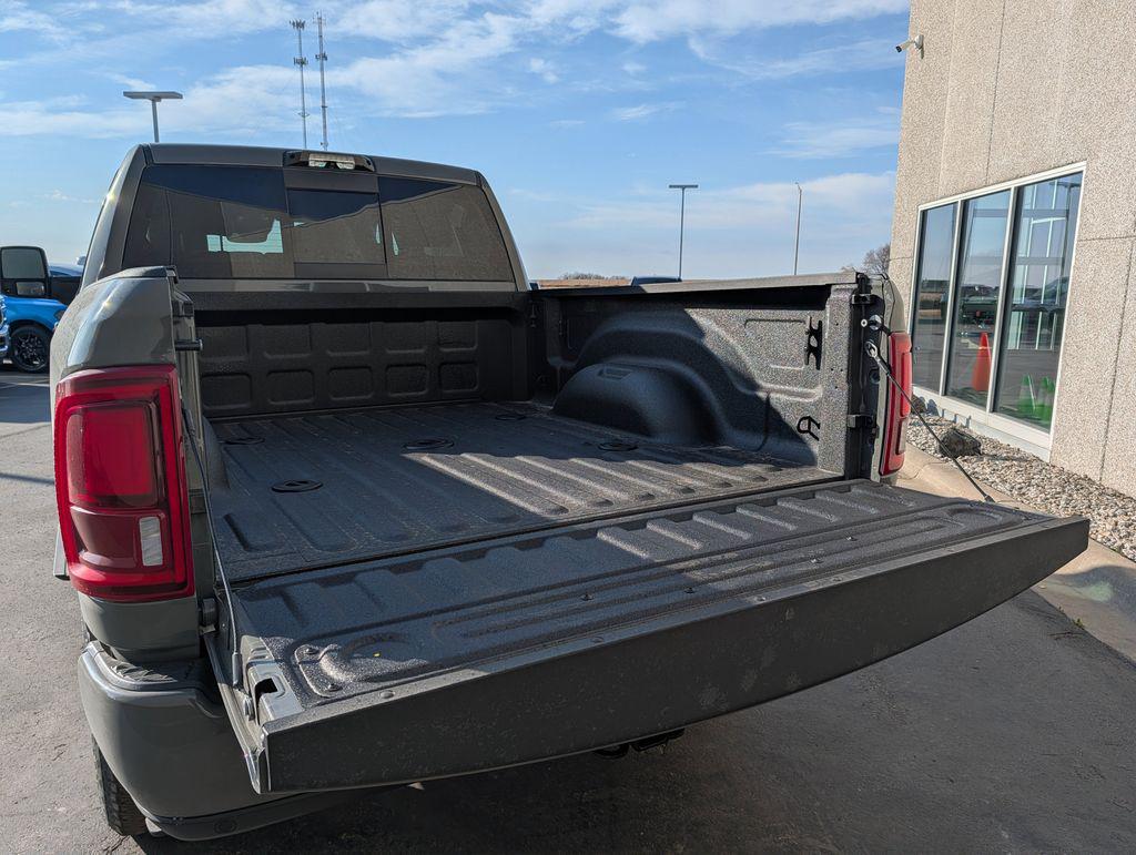 2026 RAM 3500 LARAMIE MEGA CAB 4X4 6'4' BOX — фото 7