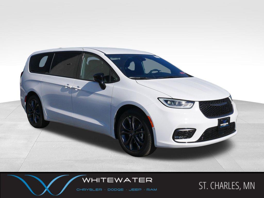 New 2026 Chrysler Pacifica L