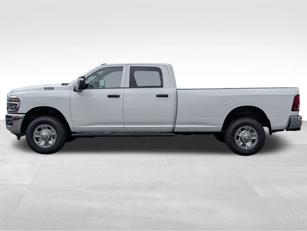 صورة 3 لـ 2026 RAM 3500 TRADESMAN CREW CAB 4X4 8' BOX