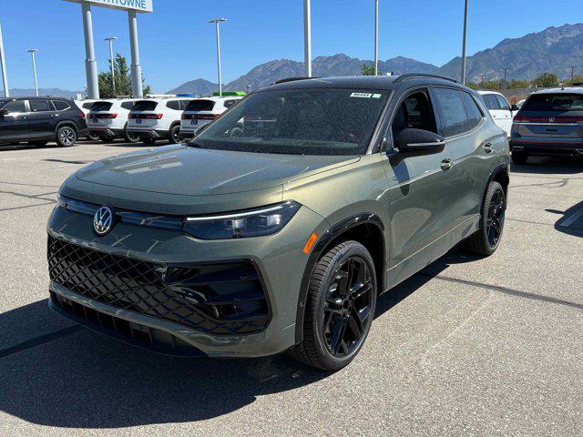 New 2025 Volkswagen Tiguan 2.0T SE R-Line Black 4MOTION