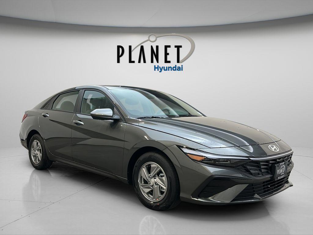 New 2026 Hyundai ELANTRA SE