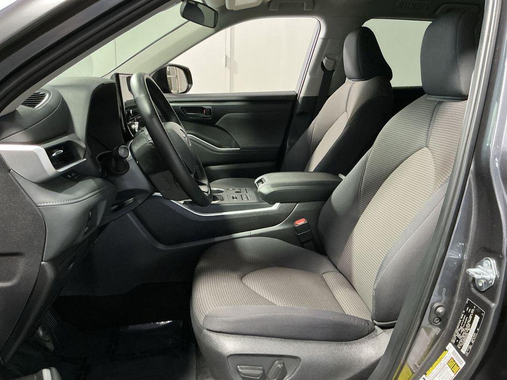 صورة مصغرة 11 لـ 2025 Toyota HIGHLANDER LE