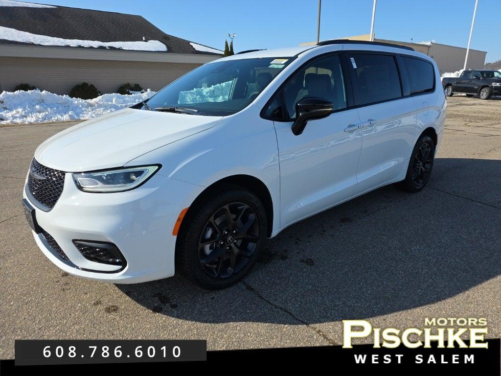 New 2026 Chrysler Pacifica L