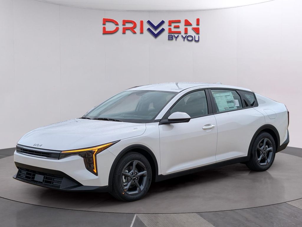 New 2026 Kia K4 LXS