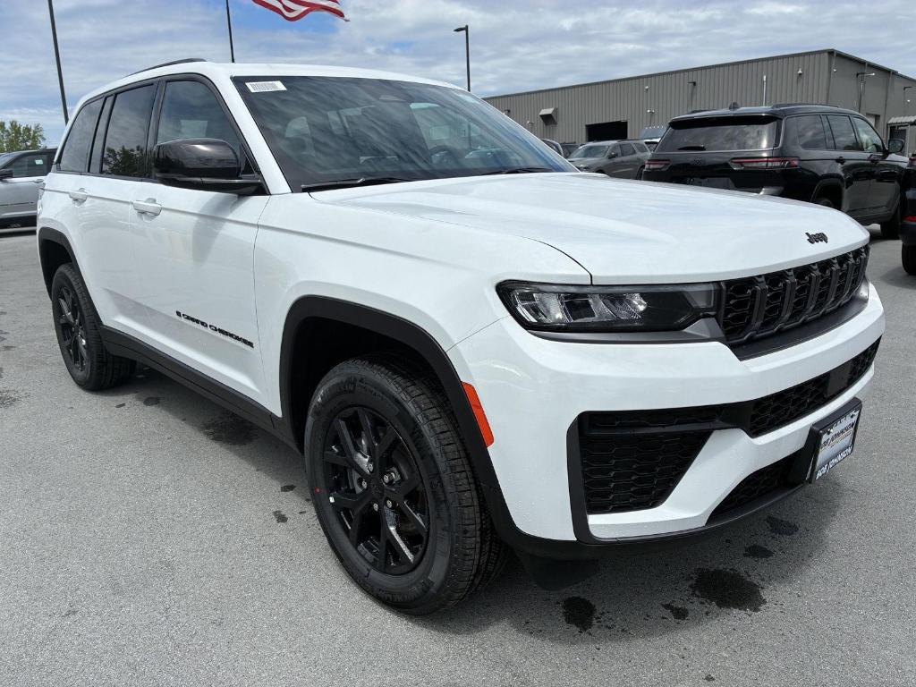 New 2026 Jeep Grand Cherokee Laredo